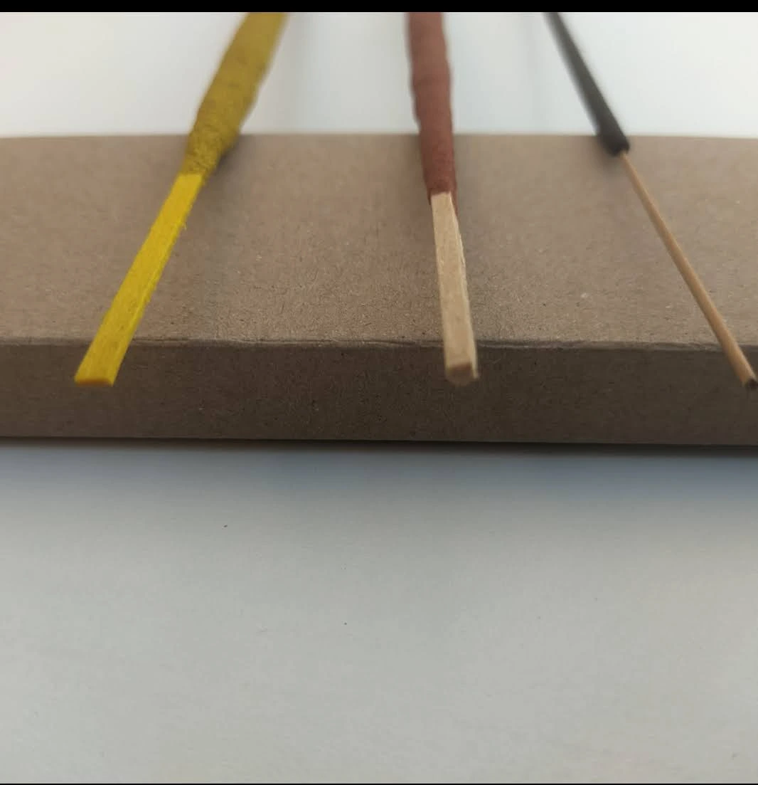 Diseño de portasahumerios universal compatible con varillas de cualquier tipo